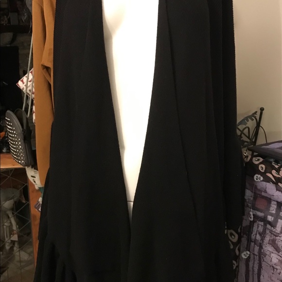 Badgley Mischka sweater Shawl - Picture 6 of 11